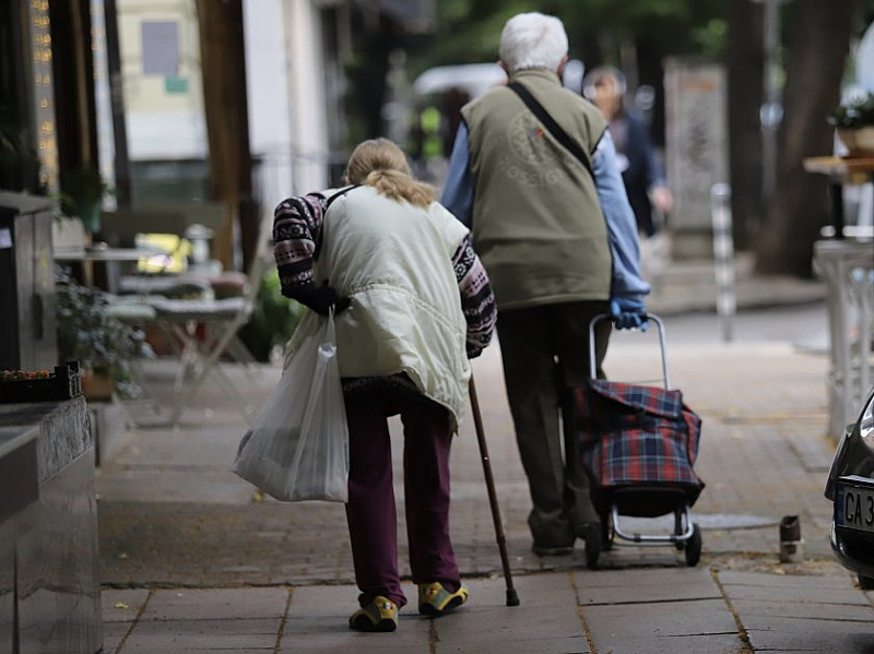 Социалната пенсия за старост се увеличава от 247 лв на