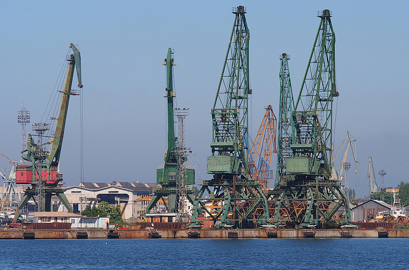 Плавателният съд е на рейд във Варненския залив Миналата нощ
