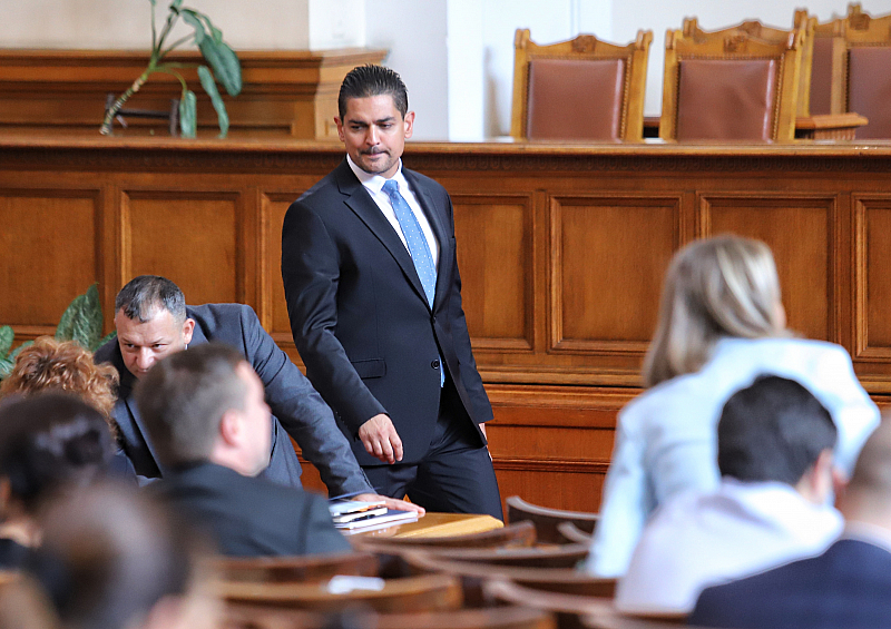 По време на парламентарен контрол днес депутатът от „Демократична България“