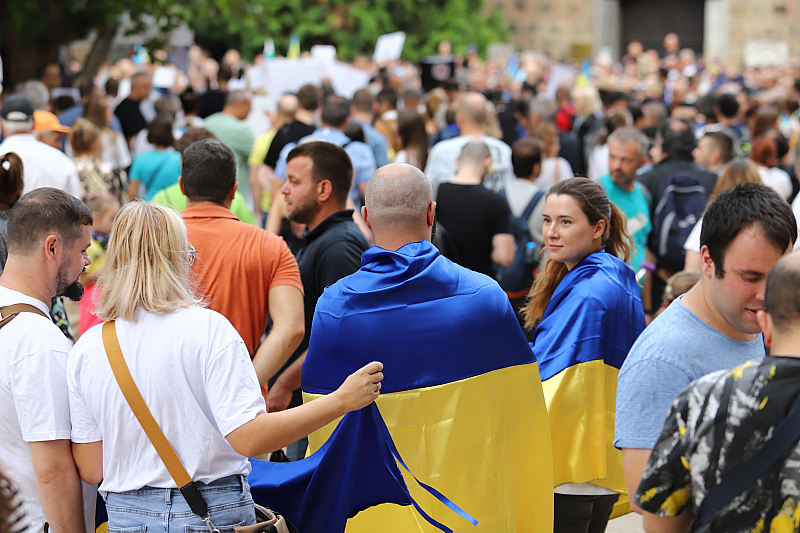 Хората призовават за солидарност и настояват за изпращането на военна