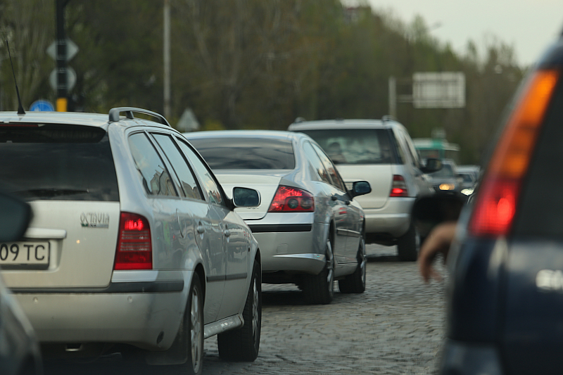 Движението преди пътен възел Симитли е интензивно  Традиционно най натоварен е трафикът