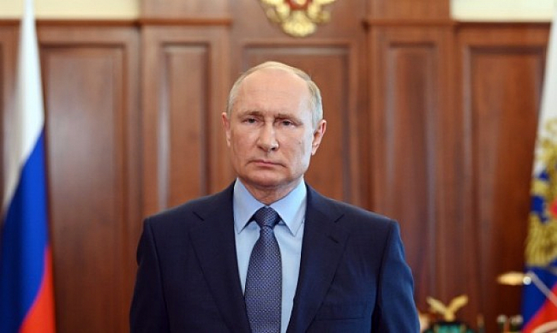 По информация на британския вестник  Мирър  руският държавен глава е изоставил сочената