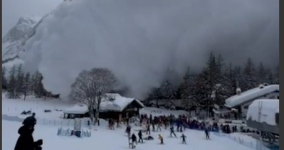 Лавината е паднала точно над скиори чакащи на опашка за