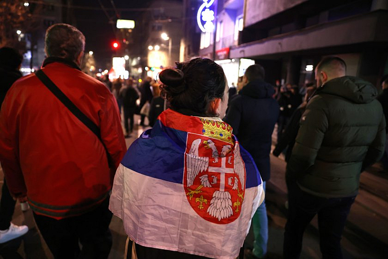 Агенцията оценява броя на демонстрантите като десетки хиляди а протеста