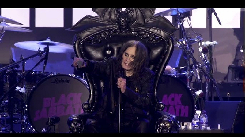 Завърналият се Бил Уорд придава онзи суинг който другите барабанисти