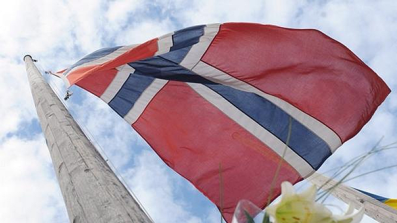 Норвегия която е член на НАТО има обща граница с