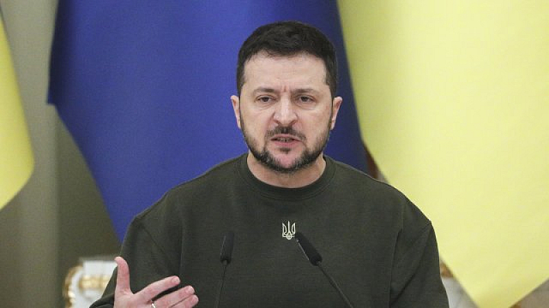 Украинската новинарска агенция Укринформ посочва, че Зеленски е провел заседание