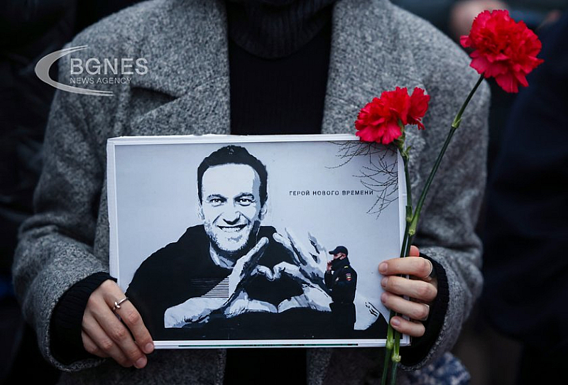 Навални водещият критик на Кремъл почина внезапно преди седмица в