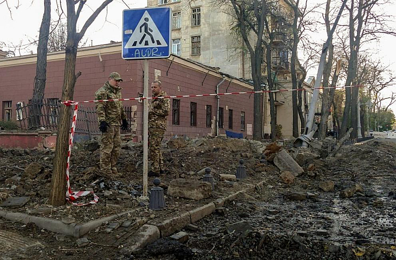 Една жена е в тежко състояние лекарите оказват необходимата медицинска