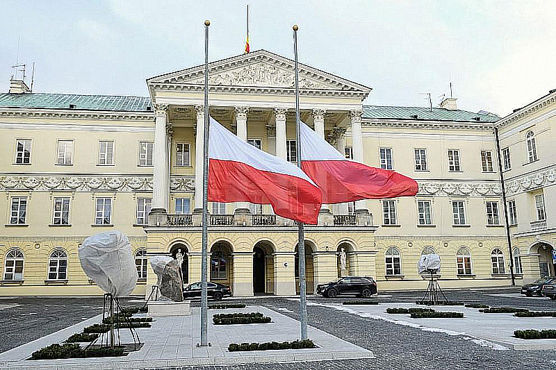 Новото проевропейско коалиционно правителство на Полша реши да разреши спора