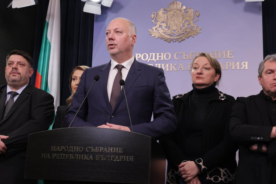 Кабинетът на Росен Желязков подаде оставка в четвъртък след седмици