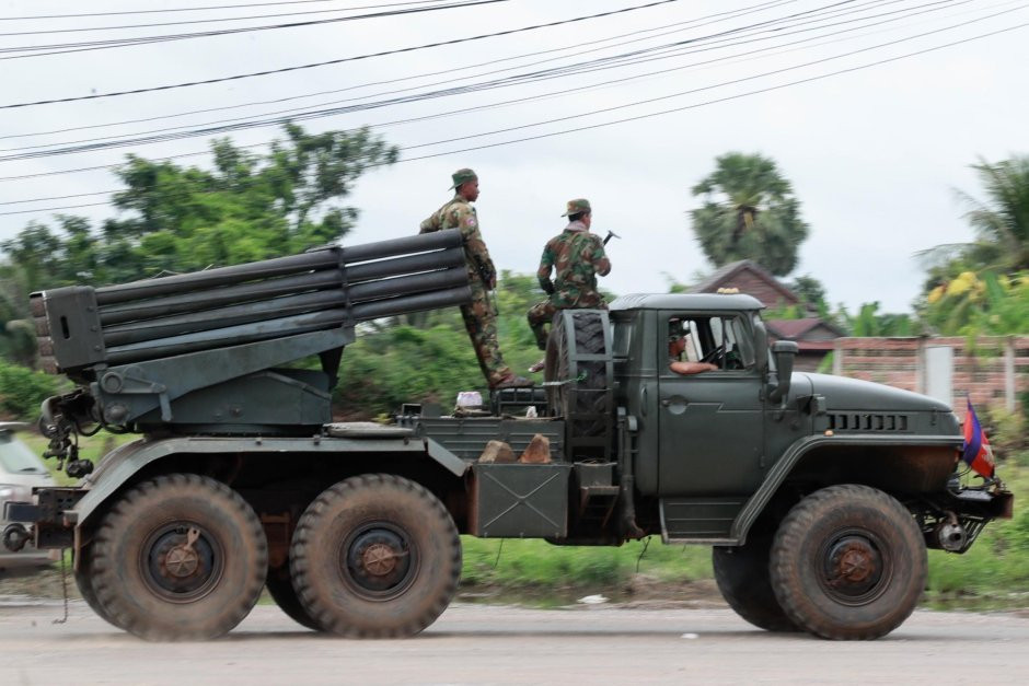 Тайландският премиер Анутин Чарнвиракул обаче заяви че е казал на