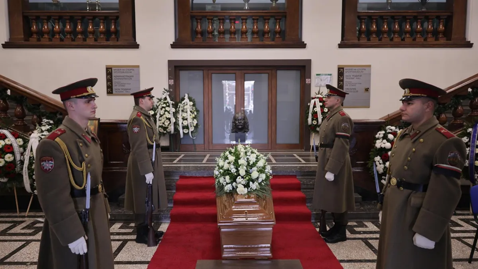 Церемонията започна с участието на гвардейска част На поклонението присъстваха