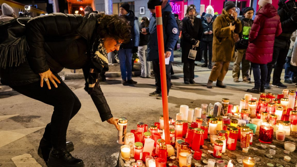 Пожарът избухна в препълненото заведение популярно сред млади хора дошли