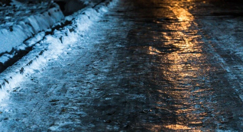 Този вид заледяване се усеща повече отколкото се вижда Асфалтът