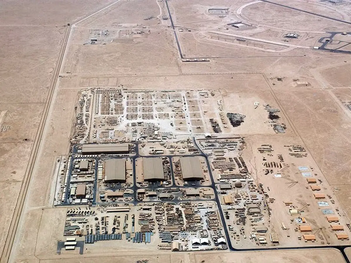 Съединените щати и Великобритания намаляват броя на военния си персонал