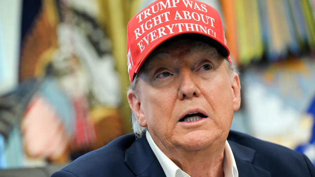 Напрежението тежеше над Вашингтон простираше се през Атлантика и обгръщаше