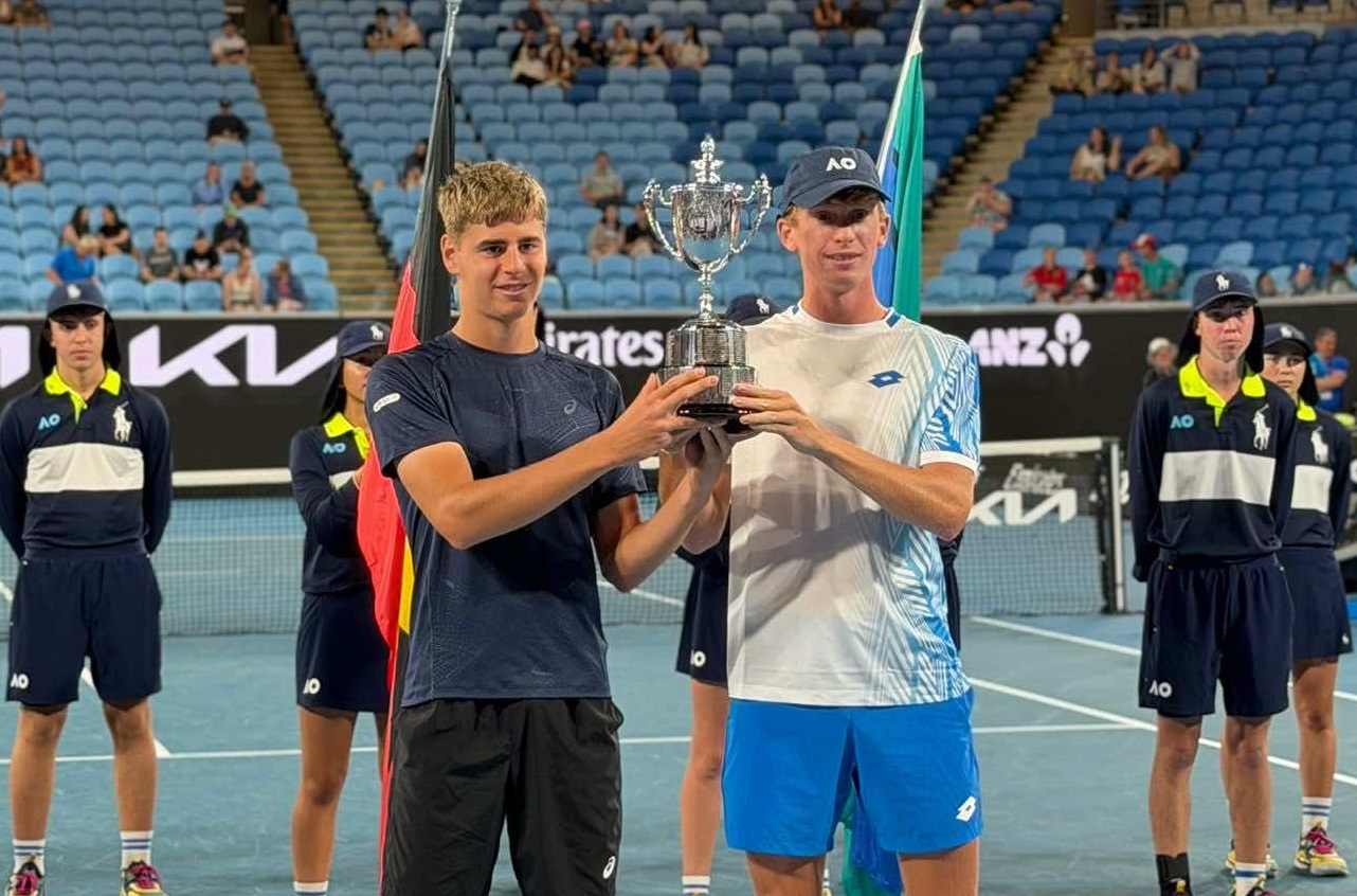 17 годишният български талант и неговият партньор Конър Дойг Република