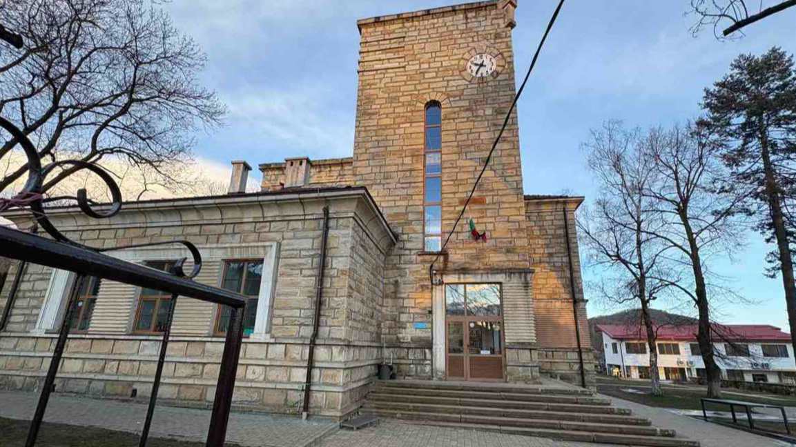 По думите му през учебната 2024 2025 година детето не