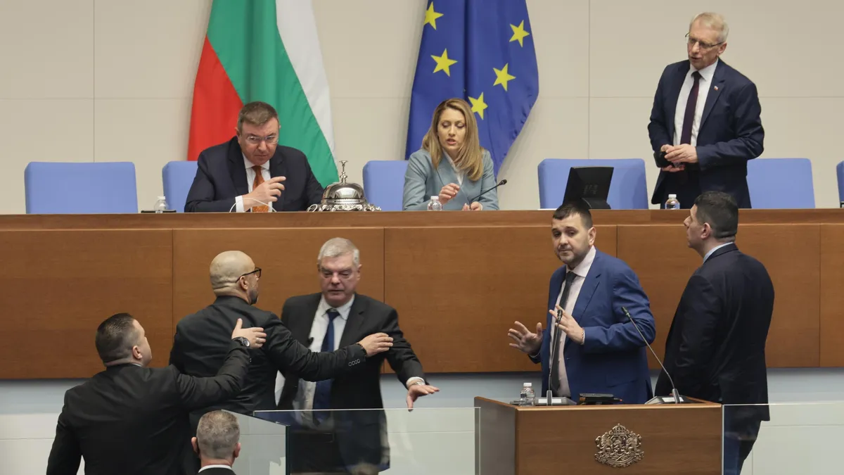 Повод за напрежението стана декларация на ИТН представена от Станислав