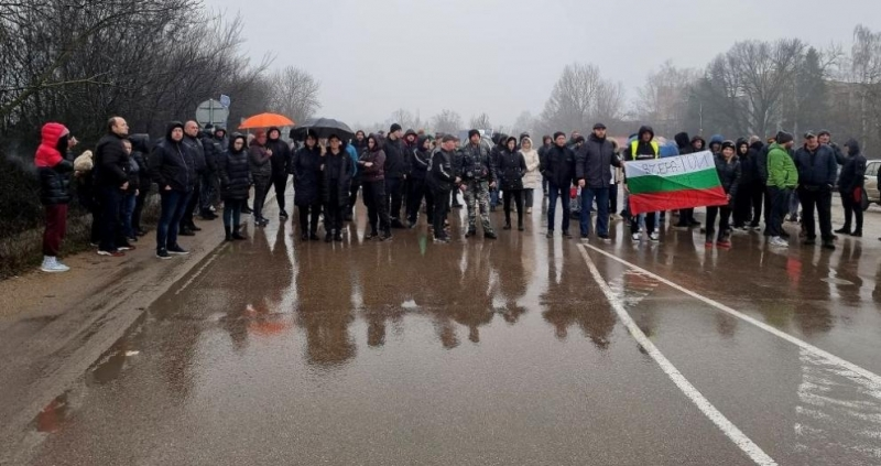 По късно колоната се насочи към изхода на Монтана в