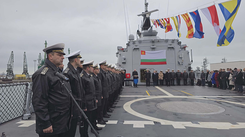Храбри е първият от двата модерни кораба изграждани за ВМС