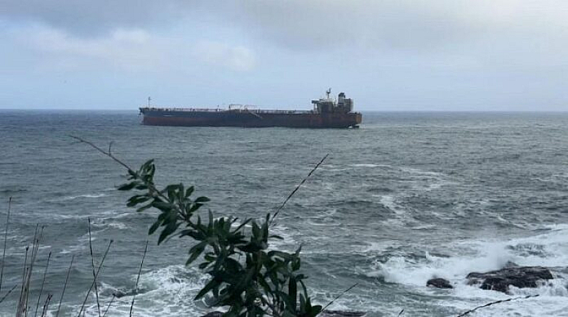По информация на морските власти танкерът е бил теглен от