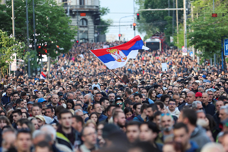 Част от опозицията в Сърбия започна ежеседмични протести след двете