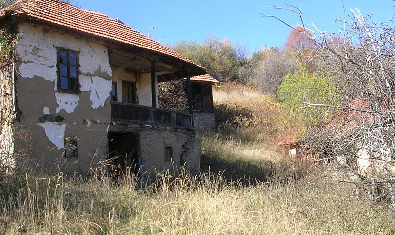 Началното училище в Яхиново планинско село южно от столицата на