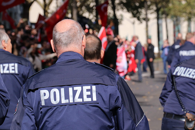 Германските медии съобщават за смущаващ случай на насилие, повлиян от