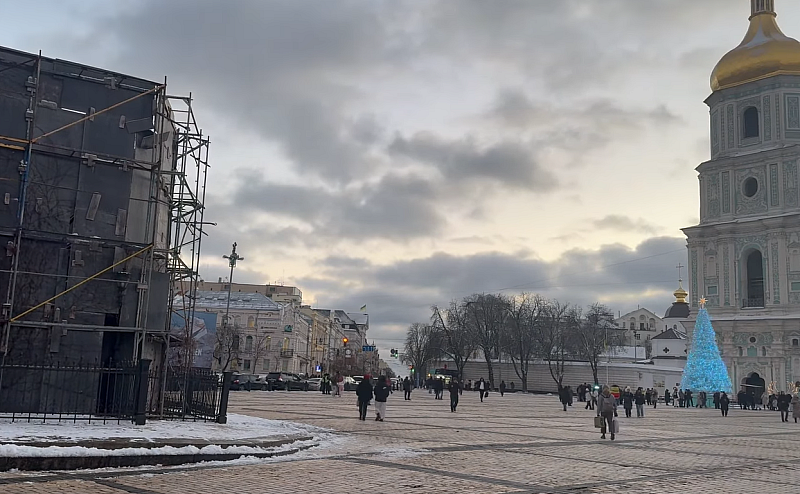 Закована Коледа Трета година война бомби шахеди изключвания на ток