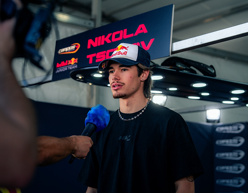 Победата спечели съотборникът му в Campos Racing Ноел Леон Мексиканецът