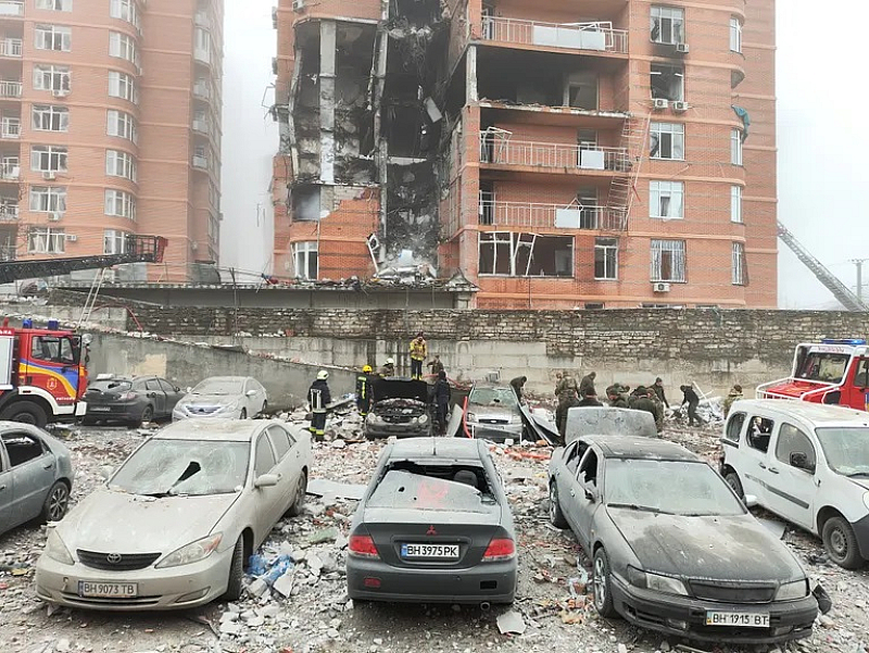 Експлозии се чуват тази сутрин в Киев съобщи днес кметът