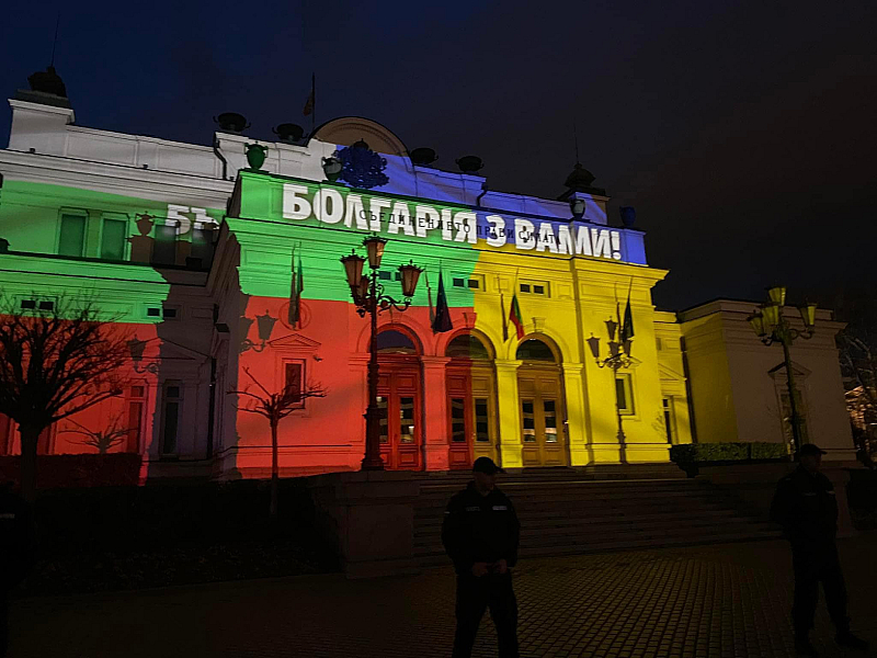 От 18 00 до 24 00 часа цветовете на украинския флаг ще