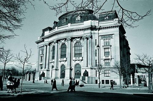 Как започва всичко празник на един единствен университетПървият 8 декември