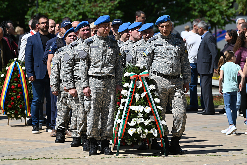 Отбелязването на Деня на храбростта и българската армия започна с
