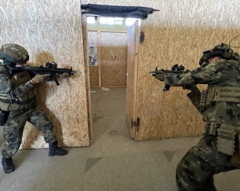 Българските и американски военни са тренирали специална операция за освобождаване