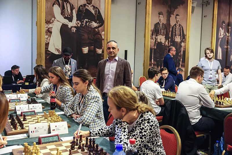 В предпоследния осми кръг на шампионата българските шахматистки спечелиха с