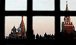 Зюганов вещае революция, Боня плаши с бунт: Русия между икономическата агония и оголения кокал на войната