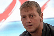 Валери Йорданов пред Фрог: В театъра се срутват стени от декори, внимаваме къде се катерим, изпитваме параноя