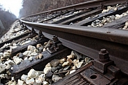 Бърз влак прегази двама работници на БДЖ, има жертва. Избягвайте железницата по тази линия днес