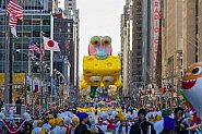 Хиляди заляха Манхатън в най-пищния в историята парад за Деня на благодарността