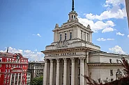 Над 103 000 евро за кафе, чай, сокове и ядки в Народното събрание
