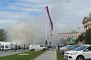 Стрелба и пожар пред парламента в Белград, напрежението около режима на Вучич ескалира