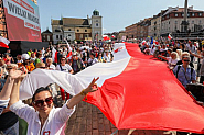 Близо половин милион поляци на протест срещу осемгодишното националистическо управление