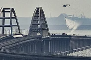 Пореден удар за Москва: Украинската армия взриви ключов железопътен мост в Крим