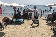 През лятото царството на джебчиите е плажът. Един от триковете е "методът на хавлията"