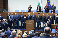 Парламентарна димка: Депутатите гласуват трети вот на недоверие, обречен на провал