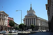 „Финансово оздравяване“ vs. „Оттеглете го!“: Управляващи и опозиция в спор за бюджета