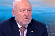 Тагарев за украинската операция "Паяжина": Във филмите за Бонд няма такива операции